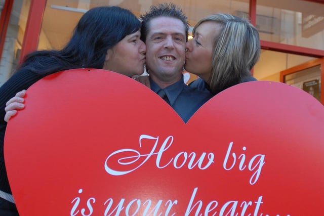 George Tingley received Valentine kisses from Alison Coffey and Lisa Burles in 2007 at the British Heart Foundation.