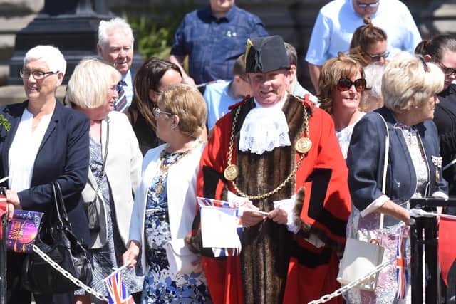 The outgoing Mayor and Mayoress of South Tyneside 2019-21, Councillor Norman Dick and Jean Williamson.
