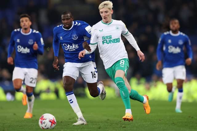Anthony Gordon of Newcastle United runs with the ball whilst under pressure from Abdoulaye Doucoure of Everton during the Premier League match between Everton FC and Newcastle United at Goodison Park on April 27, 2023 in Liverpool, England. (Photo by Alex Livesey/Getty Images)