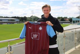 South Shields have signed forward Alex Kempster.