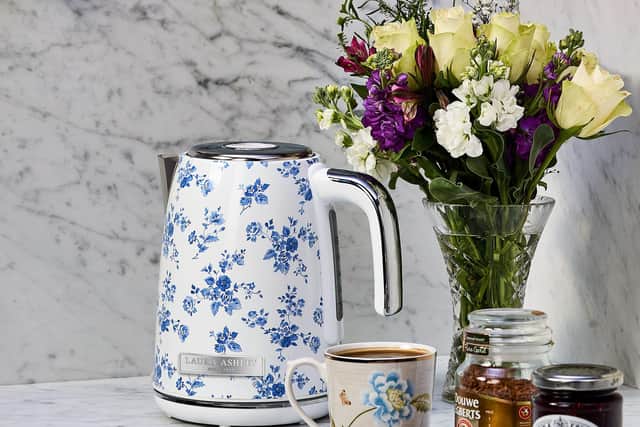 Drink a cuppa in style with the beautiful VQ Laura Ashley cordless electric jug kettle.