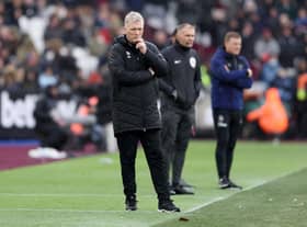 David Moyes, Manager of West Ham United looks on during the Premier League match between West Ham United and Newcastle United at London Stadium on February 19, 2022 in London, England. (Photo by Warren Little/Getty Images)