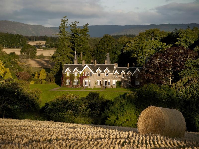 Situated within its own private estate overlooking the River Tay, 14 miles north of Perth, the Ballathy House Hotel welcomes dogs, who can dine with you in the Alcove on request.