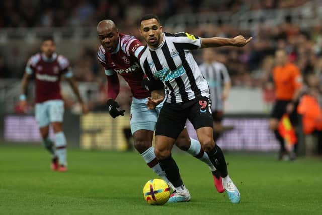 Callum Wilson of Newcastle United battles for possession with Angelo Ogbonna of West Ham United during the Premier League match between Newcastle United and West Ham United at St. James Park on February 04, 2023 in Newcastle upon Tyne, England. (Photo by Ian MacNicol/Getty Images)