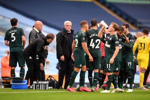 MANCHESTER, ENGLAND - JULY 08: Steve Bruce, Manager of Newcastle United speaks to his team during a drinks break during the Premier League match between Manchester City and Newcastle United at Etihad Stadium on July 08, 2020 in Manchester, England.