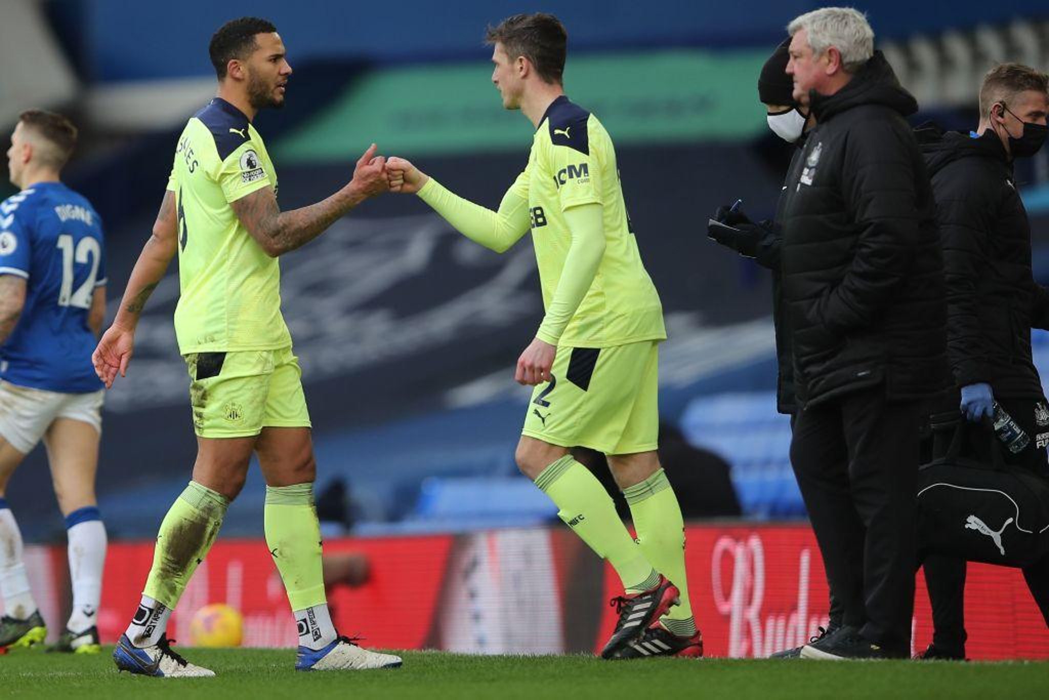 Jamaal Lascelles hit by injury at Newcastle United on ...