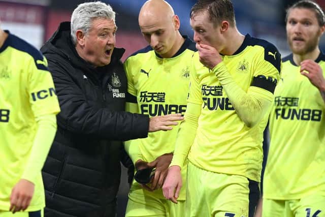 LONDON, ENGLAND - NOVEMBER 27: Steve Bruce, Manager of Newcastle United speaks with Jonjo Shelvey and Sean Longstaff of Newcastle United following the Premier League match between Crystal Palace and Newcastle United at Selhurst Park on November 27, 2020 in London, England.