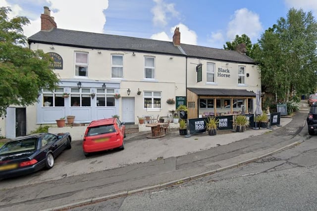 The guide notes 'The two handpulls normally serve a guest ale alongside the regular one'