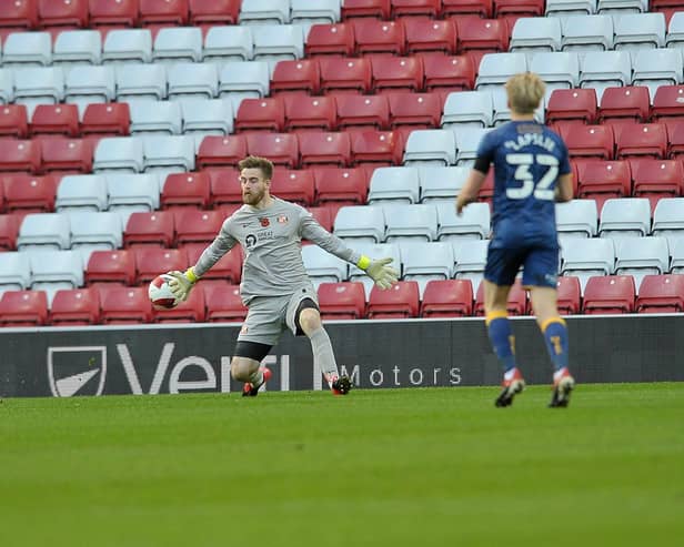 Rhys Oates puts Mansfield Town ahead at Sunderland