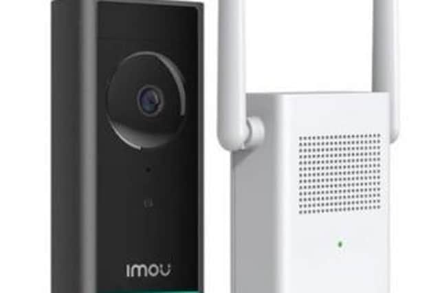 Outdoor battery doorbell with 5MP resolution, built-in spotlight, AI human detection and two-way audio.