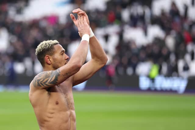 LONDON, ENGLAND - FEBRUARY 19: Joelinton of Newcastle United applauds fans after their sides draw in the Premier League match between West Ham United and Newcastle United at London Stadium on February 19, 2022 in London, England. (Photo by Warren Little/Getty Images)