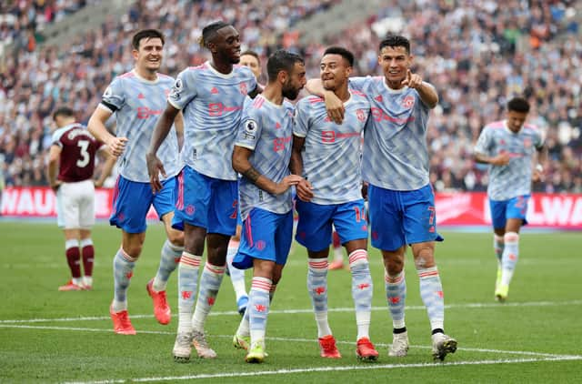 LONDON, ENGLAND - SEPTEMBER 19: Jesse Lingard of Manchester United celebrates with Aaron Wan-Bissaka, Bruno Fernandes and Cristiano Ronaldo after scoring their team's second goal during the Premier League match between West Ham United and Manchester United at London Stadium on September 19, 2021 in London, England. (Photo by Julian Finney/Getty Images)