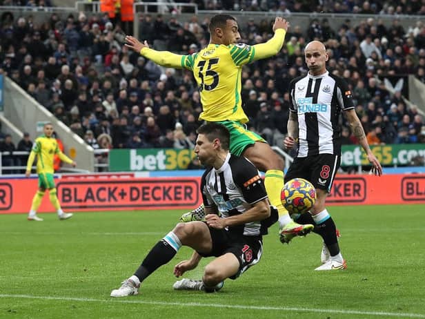 Federico Fernandez challenges Adam Idah.