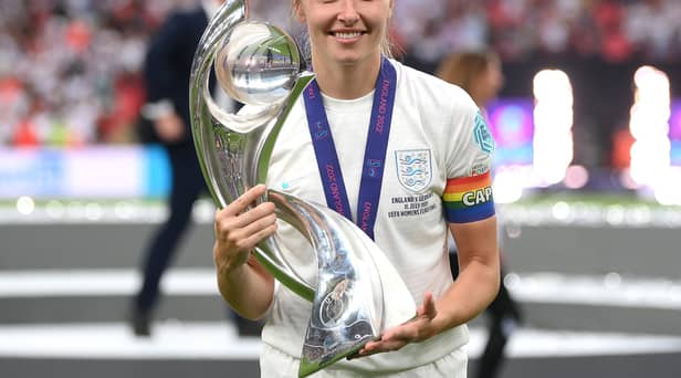Leah Williamson with the UEFA Women's EURO 2022 Trophy (Photo by Shaun Botterill/Getty Images)