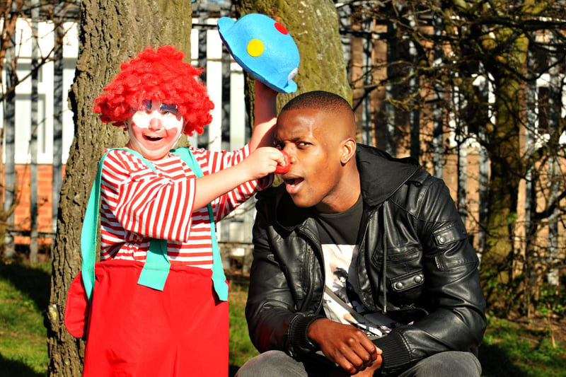 SAFC star Nedum Onuoha did something funny for money by clowning for cash with 7-year old Max Swainston on a Red Nose Day visit to St. Cuthbert's RC Primary School in Seaham. Remember this from nine years ago?