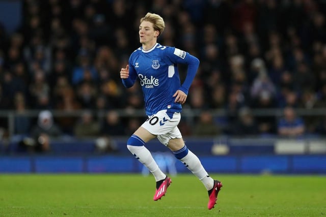 Gordon had been absent from Everton training during the week as he aims to force a move to Newcastle United. Sean Dyche’s appointment as Toffees boss means the winger now has a new manager to impress and although he may be set on a move to Newcastle United, Dyche’s appointment may complicate the deal.