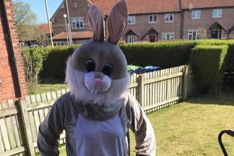Hebburn Helps co-founder, Angie Comeford dressed as the Easter Bunny, giving out Easter Eggs to the community in 2020.