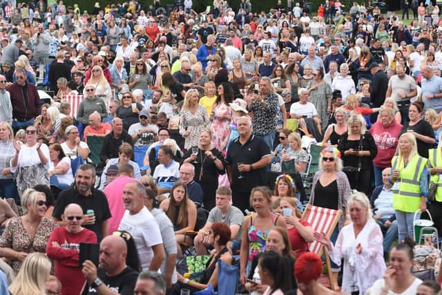 Crowds enjoying The Fizz in Bents Park.