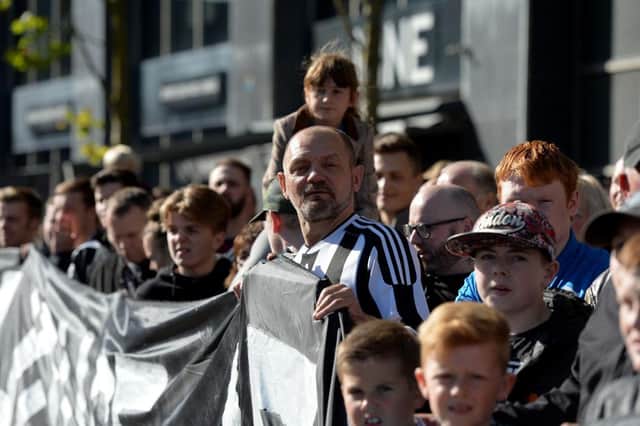 NEWCASTLE UPON TYNE, ENGLAND - SEPTEMBER 29: Newcastle United fans protest against chairman Mike Ashley outside the stadium prior to the Premier League match between Newcastle United and Leicester City at St. James Park on September 29, 2018 in Newcastle upon Tyne, United Kingdom. (Photo by Mark Runnacles/Getty Images)