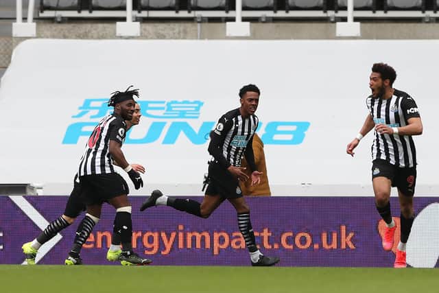 Joe Willock of Newcastle United celebrates with teammates Allan Saint-Maximin and Joelinton after scoring their team's second goal during the Premier League match between Newcastle United and Tottenham Hotspur