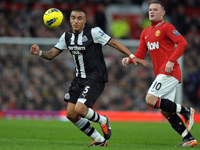 Newcastle United's English defender Danny Simpson (L) vies with Manchester United's English striker Wayne Rooney (R) during the English Premier League football match between Manchester United and Newcastle United at Old Trafford in Manchester, north-west England on November 26, 2011. AFP PHOTO/PAUL ELLIS