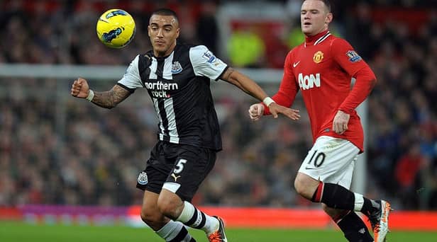 Newcastle United's English defender Danny Simpson (L) vies with Manchester United's English striker Wayne Rooney (R) during the English Premier League football match between Manchester United and Newcastle United at Old Trafford in Manchester, north-west England on November 26, 2011. AFP PHOTO/PAUL ELLIS