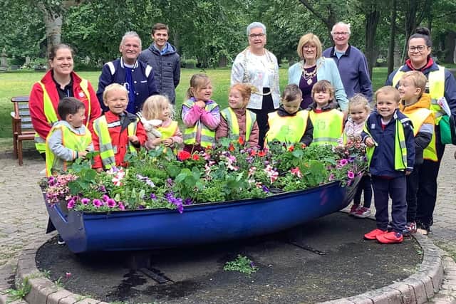 The children from Nurserytime Hebburn with Friends of Hebburn Cemetery