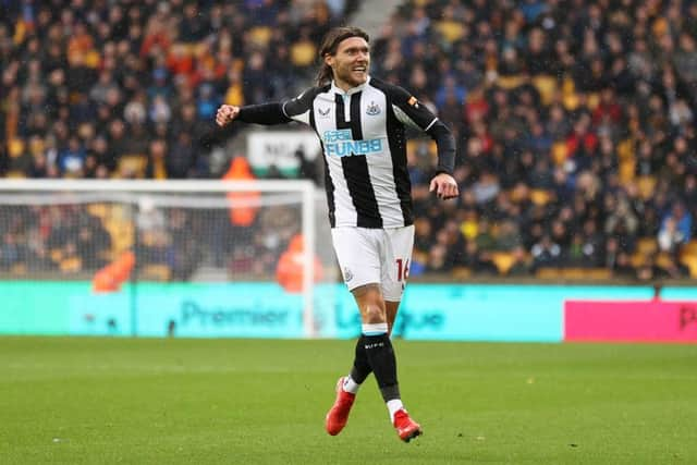 Jeff Hendrick of Newcastle United celebrates after scoring their side's first goal during the Premier League match between Wolverhampton Wanderers and Newcastle United at Molineux on October 02, 2021 in Wolverhampton, England. (Photo by Naomi Baker/Getty Images)