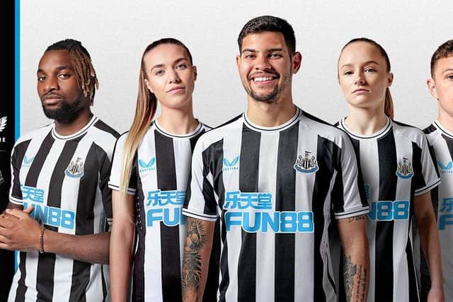 Allan Saint-Maximin, Olivia Watt, Bruno Guimaraes, Katie Barker and Kieran Trippier model Newcastle United's 2022/23 home shirt.