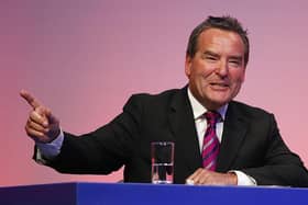 Jeff Stelling.