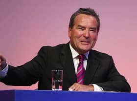 Jeff Stelling.