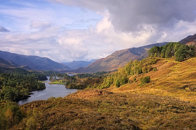 In the middle of the wilderness of the Highlands, about 25 miles southwest of Beauly, the hike around Loch Affric is only for the more committed walkers, being around 11 miles and taking around five hours to finish. The reward is some of the finest views of Scotland combined with trnaquil woodland walks.