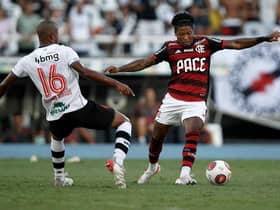 Marinho (R) of Flamengo competes for the ball with Andrey dos Santos of Vasco da Gama during a match between Flamengo and Vasco da Gama as part of Campeonato Carioca 2022 at Estadio Olímpico Nilton Santos on March 06, 2022 in Rio de Janeiro, Brazil. (Photo by Buda Mendes/Getty Images)