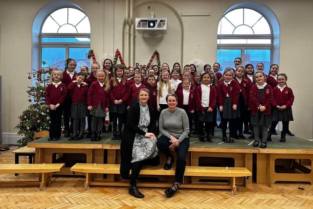 Valley View Primary Choir Mrs J McGurk Kate Osborne MP