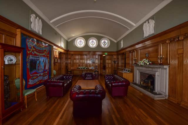 An anti-room to the Mayor's parlour