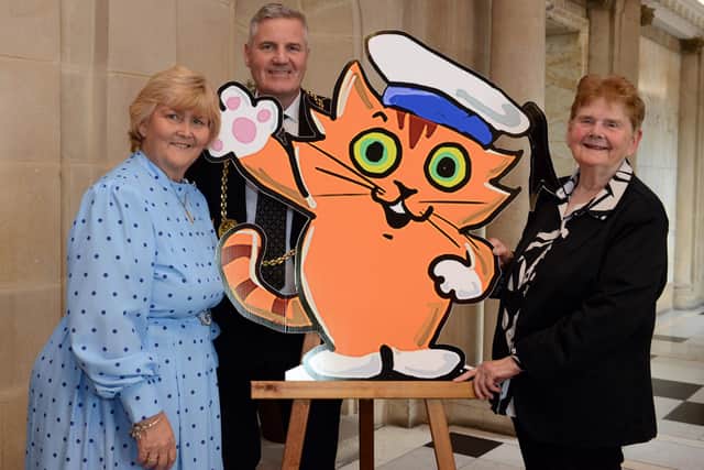 Council leader Tracey Dixon with Mayor Cllr John McCabe, QuiziCat, and Sheila Graber.