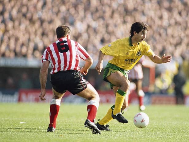 Newcastle player Gavin Peacock (r) goes past Kevin Ball of Sunderland during the League Divsion One Tyne and Wear Derby match at Roker Park on October 18, 1992 in Sunderland, England.