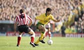 Newcastle player Gavin Peacock (r) goes past Kevin Ball of Sunderland during the League Divsion One Tyne and Wear Derby match at Roker Park on October 18, 1992 in Sunderland, England.