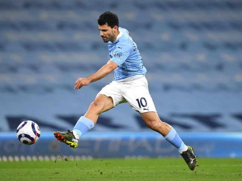 Barcelona are close to agreeing a two-year contract with Manchester City striker Sergio Aguero with teammate Eric Garcia also set to move to the Nou Camp in the near future. (Diario AS via Daily Mirror)