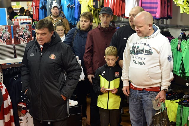 SAFC fans queuing to meet Jordan Pickford and Wahbi Khazri in 2016. Are you in the picture?