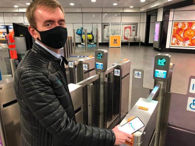 Figures show a drop in the number of people wearing masks on Metro carriages.