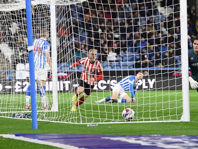 Alex Pritchard scores for Sunderland