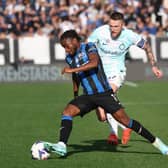 BERGAMO, ITALY - NOVEMBER 13: Ademola Lookman competes for the ball with Milan Skriniar of Inter during the Serie A match between Atalanta BC and FC Internazionale at Gewiss Stadium on November 13, 2022 in Bergamo, Italy. (Photo by Maurizio Lagana/Getty Images)