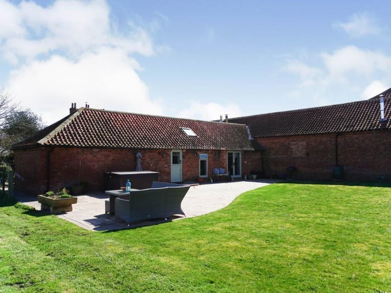 Rear garden offering privacy with fabulous views over the River Idle Valley. There is a raised bank at the rear of the garden with a further stone paved sitting area, with unobstructed elevated views over the surrounding open countryside.