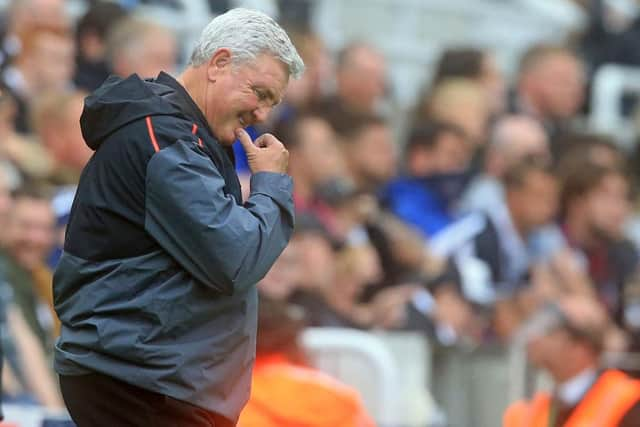 Newcastle United heah coach Steve Bruce. (Photo by LINDSEY PARNABY/AFP via Getty Images)