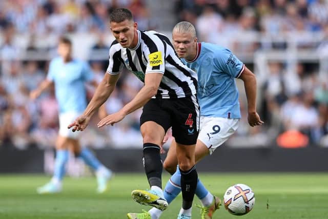 Sven Botman of Newcastle United is marked by Erling Haaland of Manchester City during the Premier League match between Newcastle United and Manchester City at St. James Park on August 21, 2022 in Newcastle upon Tyne, England. (Photo by Stu Forster/Getty Images)