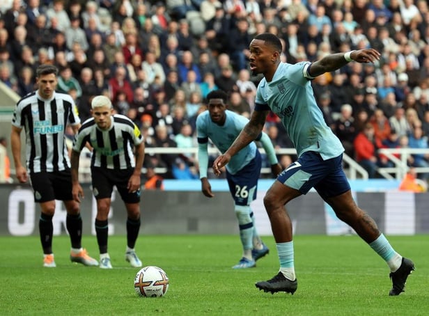 Ivan Toney of Brentford takes a penalty during the Premier League match between Newcastle United and Brentford FC at St. James Park on October 08, 2022 in Newcastle upon Tyne, England. (Photo by Ian MacNicol/Getty Images)