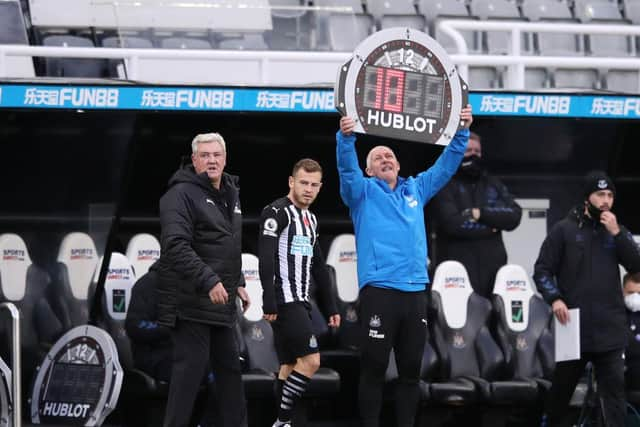 Ryan Fraser of Newcastle United prepares to be substituted on during the Premier League match between Newcastle United and Everton at St. James Park on November 01, 2020 in Newcastle upon Tyne, England. (Photo by Alex Pantling/Getty Images)