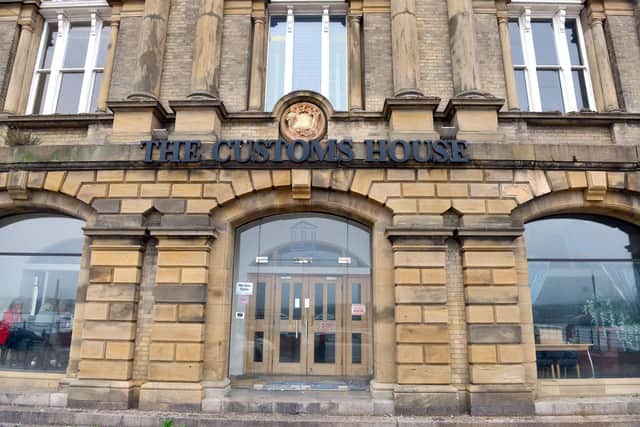 The Customs House has applied to replace the South Shields crest over its main entrance.