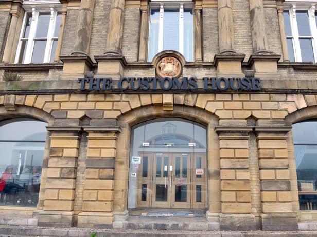 The Customs House has applied to replace the South Shields crest over its main entrance.